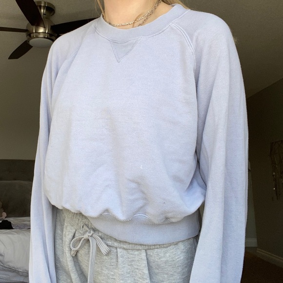 Brandy Melville Cropped Crewneck - Picture 4 of 4
